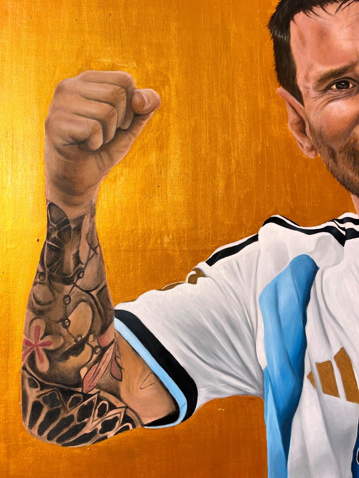Detalle de Messi 2026 pintado a mano